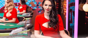 ফরচুন জেমসের নিয়ন রত্ন থিম দৃশ্য